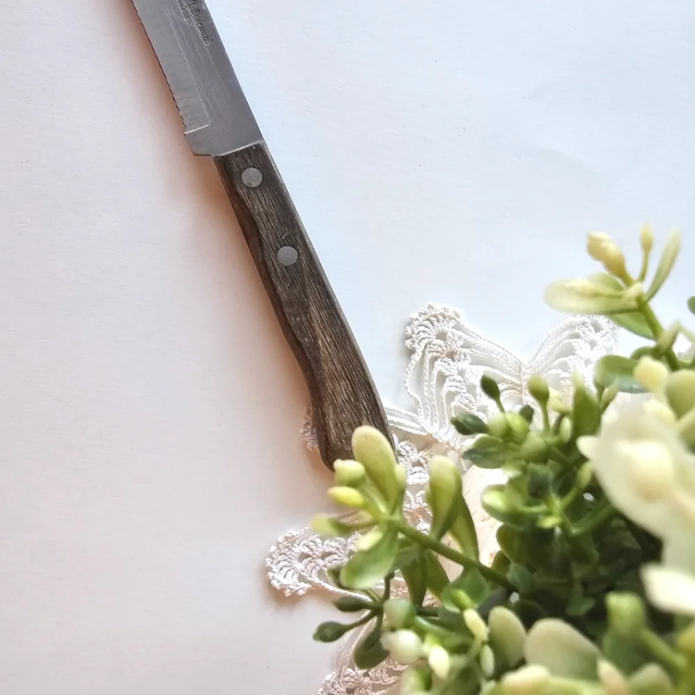 Vintage 1960 Regent Sherwood Knife Slicing Carving Serrated 8